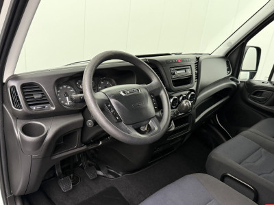 Iveco Daily 35C16 Bakwagen+Laadklep | Airco | Cruise | 3-Persoons | Dakspoiler foto 3