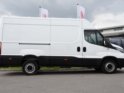 Iveco Daily 35C16V 2.3 352 H2 Edition Camera, Cruise, Airco, 3500kg Trekhaak, LED, Clima ,Radio, 160pk, Uniek! foto 10