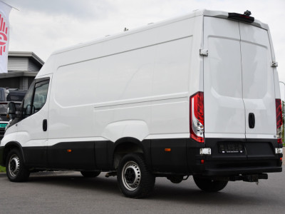 Iveco Daily 35C16V 2.3 352 H2 Edition Camera, Cruise, Airco, 3500kg Trekhaak, LED, Clima ,Radio, 160pk, Uniek! foto 3