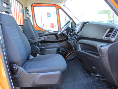 Iveco Daily 35C18 3.0 375 Open Laadbak Dubbellucht Trekhaak foto 4