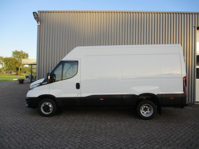 Iveco Daily 35C18 3.0 L2 H2 Automaat Navi Airco 3500 KG trekgewicht foto 2