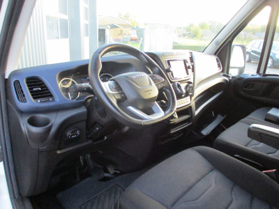 Iveco Daily 35C18 3.0 L2 H2 Automaat Navi Airco 3500 KG trekgewicht foto 5