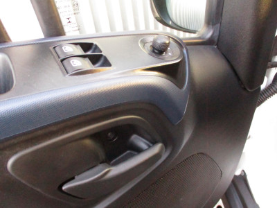 Iveco Daily 35C18 3.0 L2 H2 Automaat Navi Airco 3500 KG trekgewicht foto 6