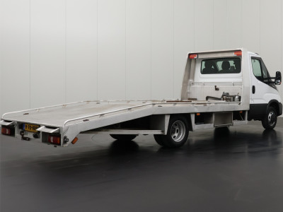 Iveco Daily 35C18 3.0Ltr Hi-Matic Automaat Oprijwagen | 3500Kg Trekhaak | Navigatie | Multimedia | Trekhaak foto 2