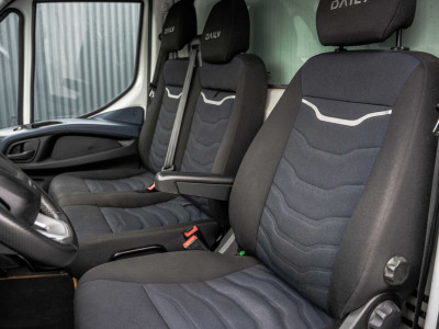 Iveco Daily 35C18 | Bakwagen met laadklep | N1 | Automaat | Trekhaak | Cruise | 180PK | Euro 6 | Climatronic | foto 21