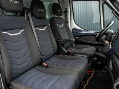 Iveco Daily 35C18 | Bakwagen met laadklep | N1 | Automaat | Trekhaak | Cruise | 180PK | Euro 6 | Climatronic | foto 23