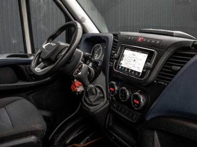 Iveco Daily 35C18 | Bakwagen met laadklep | N1 | Automaat | Trekhaak | Cruise | 180PK | Euro 6 | Climatronic | foto 3