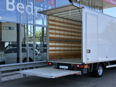 Iveco Daily 35C18H 3.0 Bakwagen met laadklep | Zijdeur | Trekhaak | Dubbel lucht | Navi | Cruisec. | LED 10