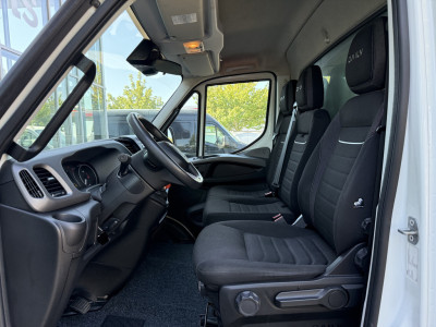 Iveco Daily 35C18H 3.0 Bakwagen met laadklep | Zijdeur | Trekhaak | Dubbel lucht | Navi | Cruisec. | LED 11