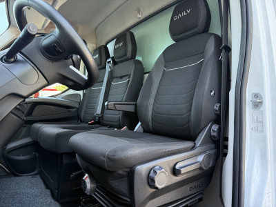 Iveco Daily 35C18H 3.0 Bakwagen met laadklep | Zijdeur | Trekhaak | Dubbel lucht | Navi | Cruisec. | LED 12