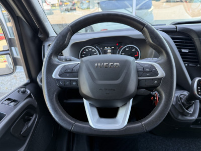 Iveco Daily 35C18H 3.0 Bakwagen met laadklep | Zijdeur | Trekhaak | Dubbel lucht | Navi | Cruisec. | LED 17