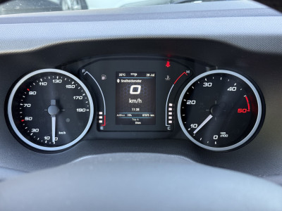 Iveco Daily 35C18H 3.0 Bakwagen met laadklep | Zijdeur | Trekhaak | Dubbel lucht | Navi | Cruisec. | LED 20