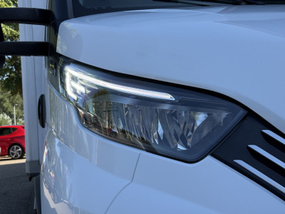 Iveco Daily 35C18H 3.0 Bakwagen met laadklep | Zijdeur | Trekhaak | Dubbel lucht | Navi | Cruisec. | LED 7