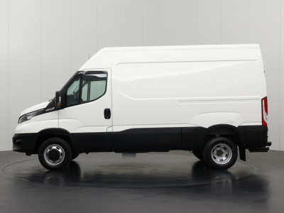 Iveco Daily 35C18HV 3.0Ltr Hi-Matic Automaat L2H2 | 3500Kg Trekhaak | Navigatie | Camera | 3-Zits | Betimmering | Airco | Cruise foto 23