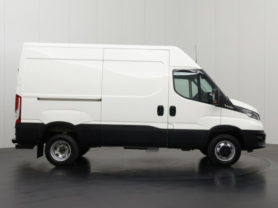 Iveco Daily 35C18HV 3.0Ltr Hi-Matic Automaat L2H2 | 3500Kg Trekhaak | Navigatie | Camera | 3-Zits | Betimmering | Airco | Cruise foto 25