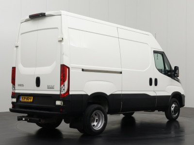 Iveco Daily 35C18HV 3.0Ltr Hi-Matic Automaat L2H2 | 3500Kg Trekhaak | Navigatie | Camera | 3-Zits | Betimmering | Airco | Cruise foto 3