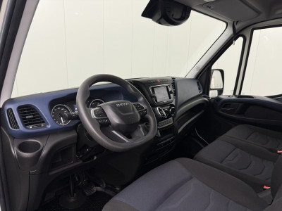 Iveco Daily 35C18HV 3.0Ltr Hi-Matic Automaat L2H2 | 3500Kg Trekhaak | Navigatie | Camera | 3-Zits | Betimmering | Airco | Cruise foto 5