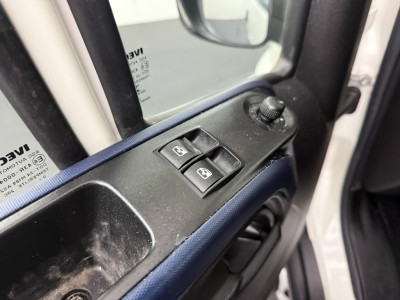 Iveco Daily 35C18HV 3.0Ltr Hi-Matic Automaat L2H2 | 3500Kg Trekhaak | Navigatie | Camera | 3-Zits | Betimmering | Airco | Cruise foto 15