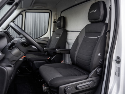 Iveco Daily 35C18 | NW Model | Bakwagen met Laadklep | Automaat | LED | Navi | 3.5T Trekhaak | Climate | Cruise | Euro 6 foto 13