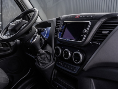 Iveco Daily 35C18 | NW Model | Bakwagen met Laadklep | Automaat | LED | Navi | 3.5T Trekhaak | Climate | Cruise | Euro 6 foto 2