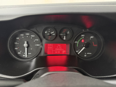 Iveco Daily 35S13 Automaat L1H1 Imperiaal | Navigatie | Camera | Airco | 3-Zits | Betimmering foto 14