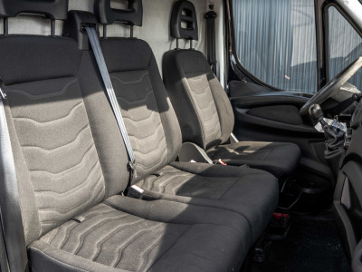Iveco Daily 35S13 L2H2 | 3-Zits | 3.5T Trekgewicht | Camera | Oprijplaat | Airco foto 14