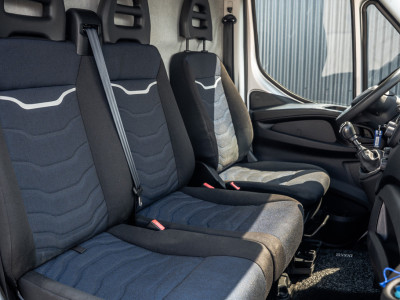 Iveco Daily 35S14 | 140PK | 3.5T Trekgewicht | 3-Zits | Airco | Trekhaak foto 13