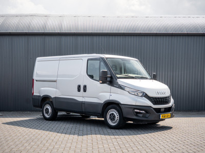 Iveco Daily 35S14 | 140PK | 3.5T Trekgewicht | 3-Zits | Airco | Trekhaak foto 4