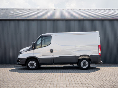 Iveco Daily 35S14 | 140PK | 3.5T Trekgewicht | 3-Zits | Airco | Trekhaak foto 5