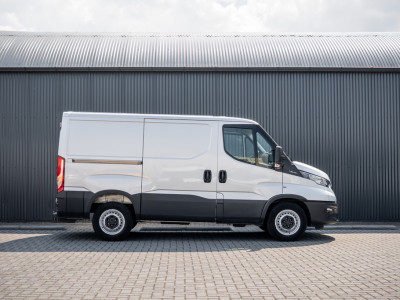 Iveco Daily 35S14 | 140PK | 3.5T Trekgewicht | 3-Zits | Airco | Trekhaak foto 6