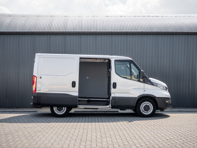 Iveco Daily 35S14 | 140PK | 3.5T Trekgewicht | 3-Zits | Airco | Trekhaak foto 7
