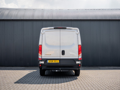 Iveco Daily 35S14 | 140PK | 3.5T Trekgewicht | 3-Zits | Airco | Trekhaak foto 8