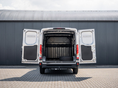 Iveco Daily 35S14 | 140PK | 3.5T Trekgewicht | 3-Zits | Airco | Trekhaak foto 9