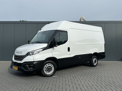 Iveco Daily 35S14 2.3D  FACELIFT / L2H2 / ** 28.436 KM ** / TREKHAAK / 3.500 KG AHG / 270 ACHTERDEUREN / ECC AIRCO / APPLE CARPLAY / 3 ZITS foto 2