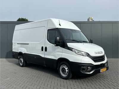 Iveco Daily 35S14 2.3D  FACELIFT / L2H2 / ** 28.436 KM ** / TREKHAAK / 3.500 KG AHG / 270 ACHTERDEUREN / ECC AIRCO / APPLE CARPLAY / 3 ZITS foto 4