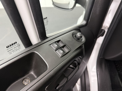 Iveco Daily 35S14 Bakwagen+Laadklep | 1000Kg Laadvermogen | Airco | Camera | Cruise | 3-Zits | Dakspoiler foto 8