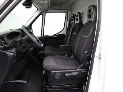 Iveco Daily 35S14 Hi-Matic Automaat L2H2 | 3500Kg TG | Airco | Cruise | 3-Persoons | Betimmering foto 17