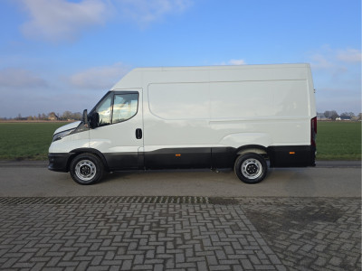 Iveco Daily 35S14V 2.3 352L H2 - 140 Pk - Euro 6 - Airco - Cruise Control foto 2