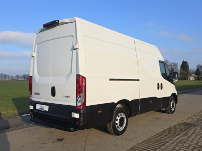 Iveco Daily 35S14V 2.3 352L H2 - 140 Pk - Euro 6 - Airco - Cruise Control foto 6