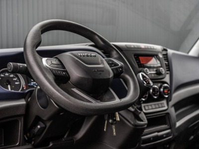 Iveco Daily **35S14V 2.3 L2H2 | Automaat | Euro 6 | Cruise | Climate | 3500 KG Trekgewicht | Trekhaak** foto 10