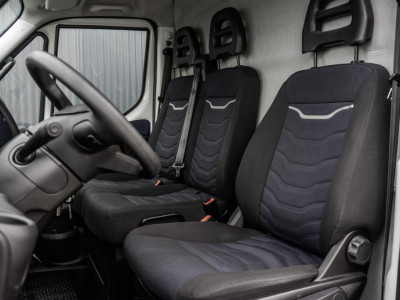 Iveco Daily **35S14V 2.3 L2H2 | Automaat | Euro 6 | Cruise | Climate | 3500 KG Trekgewicht | Trekhaak** foto 11