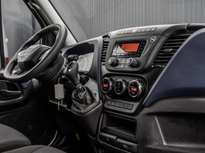 Iveco Daily **35S14V 2.3 L2H2 | Automaat | Euro 6 | Cruise | Climate | 3500 KG Trekgewicht | Trekhaak** foto 2