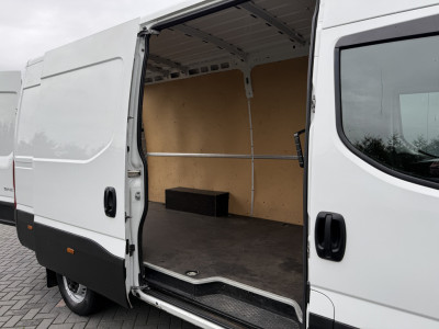 Iveco Daily 35S16 157 PK / L2H2 / AIRCO / CRUISE / 3-ZITS / 3.5 TON TREKKEN / CAMERA foto 9