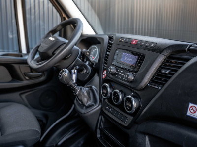 Iveco Daily 35S16 | 160PK | 3-Zits | Climatronic | Trekhaak 3.500 Kg foto 2