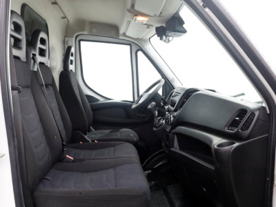 Iveco Daily 35S16 160pk E6 L2H2 HiMatic Automaat Airco/Camera/Trekhaak 3500kg 02-2018 foto 3