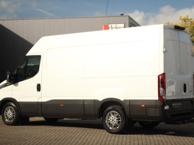 Iveco Daily 35S16 2.3 160pk L2H2 352 Gev. Stoel | Cruise | Trekhaak 3500kg | Lease 645,- p/m foto 11