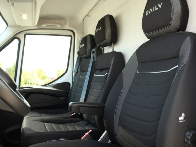 Iveco Daily 35S16 2.3 160pk L2H2 352 Gev. Stoel | Cruise | Trekhaak 3500kg | Lease 645,- p/m foto 14