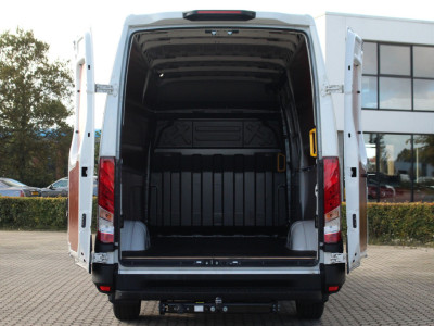 Iveco Daily 35S16 2.3 160pk L2H2 352 Gev. Stoel | Cruise | Trekhaak 3500kg | Lease 645,- p/m foto 8