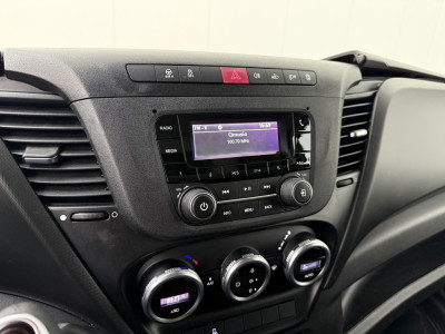 Iveco Daily 35S16 Hi-Matic Automaat L2H2 | 3500Kg Trekken | Airco | 3-Zits | Betimmering 16