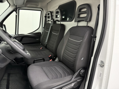 Iveco Daily 35S16 Hi-Matic Automaat L2H2 | 3500Kg Trekken | Airco | 3-Zits | Betimmering 17